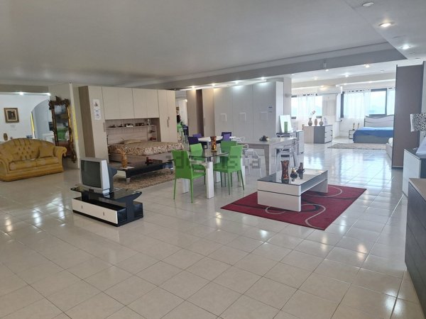 locale commerciale in affitto a Palermo