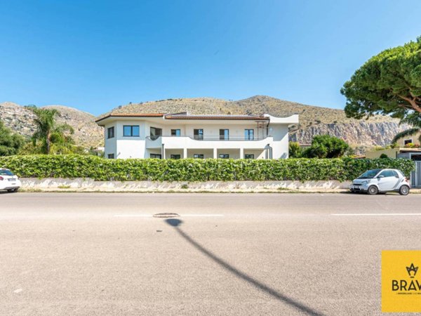 casa indipendente in affitto a Palermo in zona Mondello