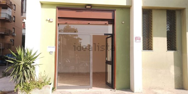 locale commerciale in affitto a Palermo in zona Villagrazia/Falsomiele