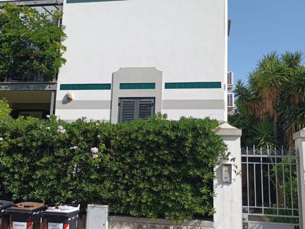 casa indipendente in affitto a Palermo in zona Mondello