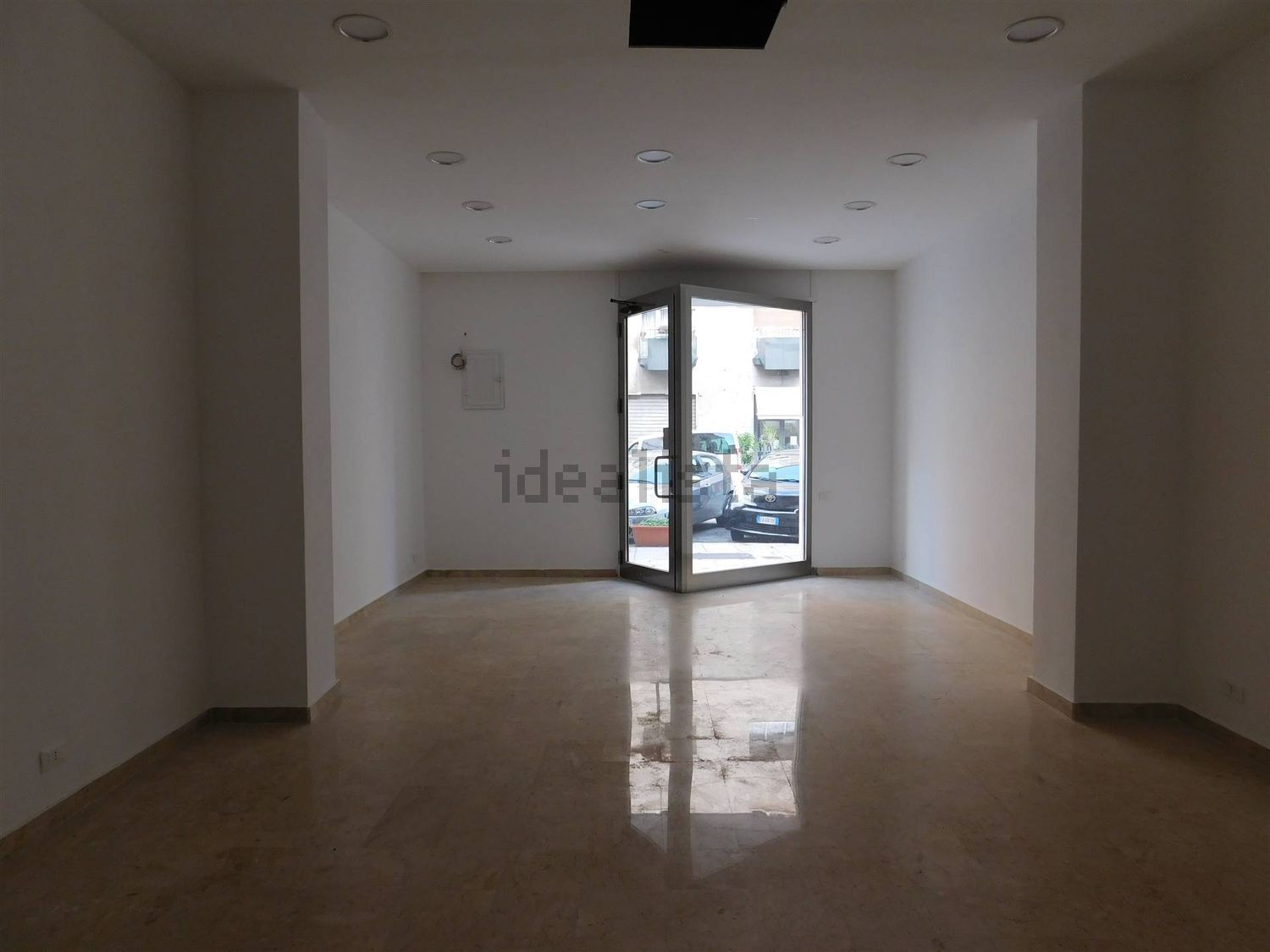 negozio in affitto a Palermo in zona Libertà