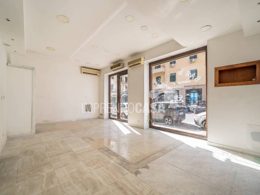 negozio in affitto a Palermo in zona Politeama