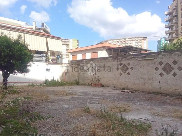 locale commerciale in affitto a Palermo in zona Uditore