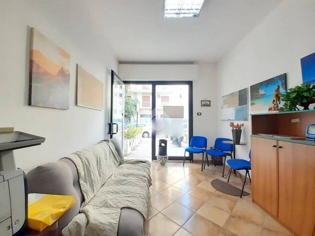 negozio in affitto a Palermo in zona Uditore