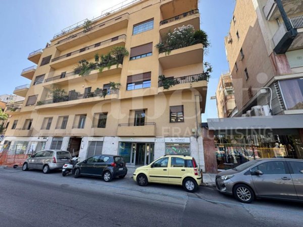 locale commerciale in affitto a Palermo in zona Politeama
