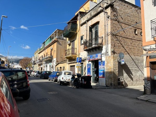 negozio in affitto a Palermo in zona Mondello
