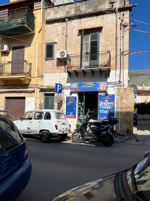 negozio in affitto a Palermo in zona Mondello