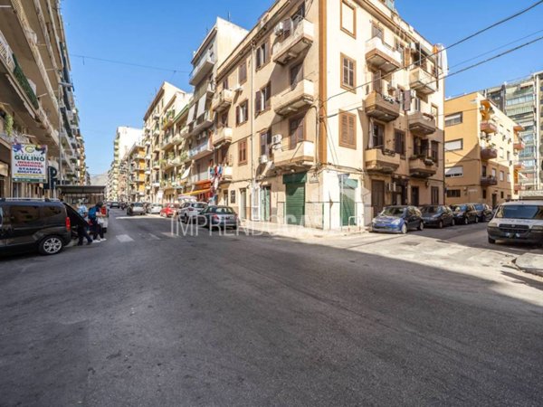 negozio in affitto a Palermo in zona Malaspina/Palagonia
