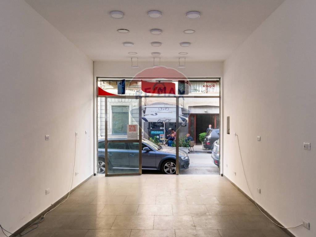 negozio in affitto a Palermo in zona Libertà