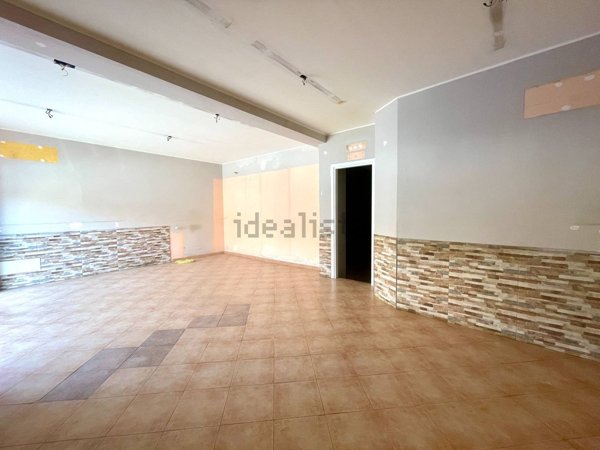 locale di sgombero in affitto a Palermo in zona Politeama