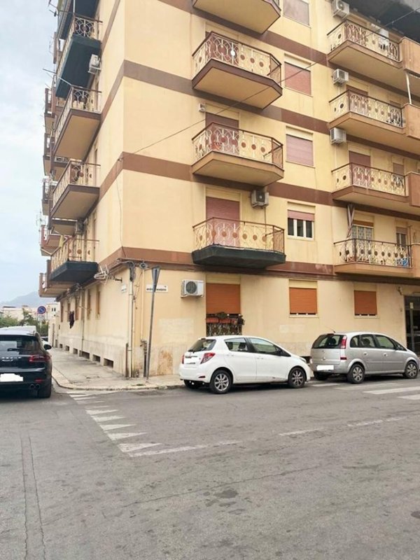 appartamento in affitto a Palermo in zona Montegrappa / Santa Rosalia