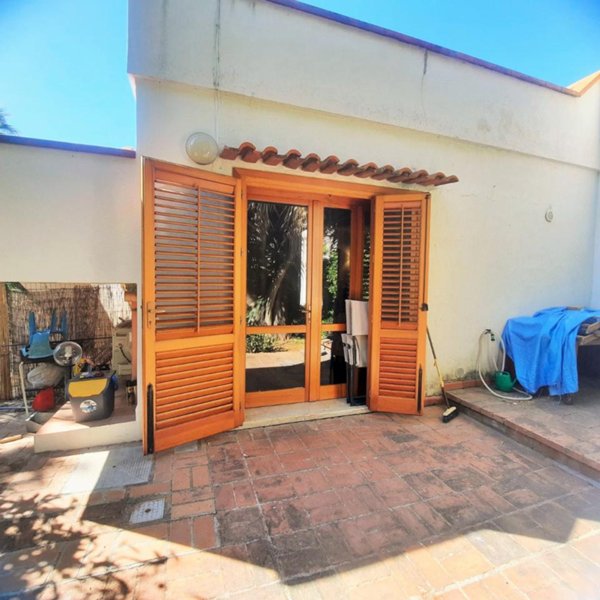 casa indipendente in affitto a Palermo in zona Mondello