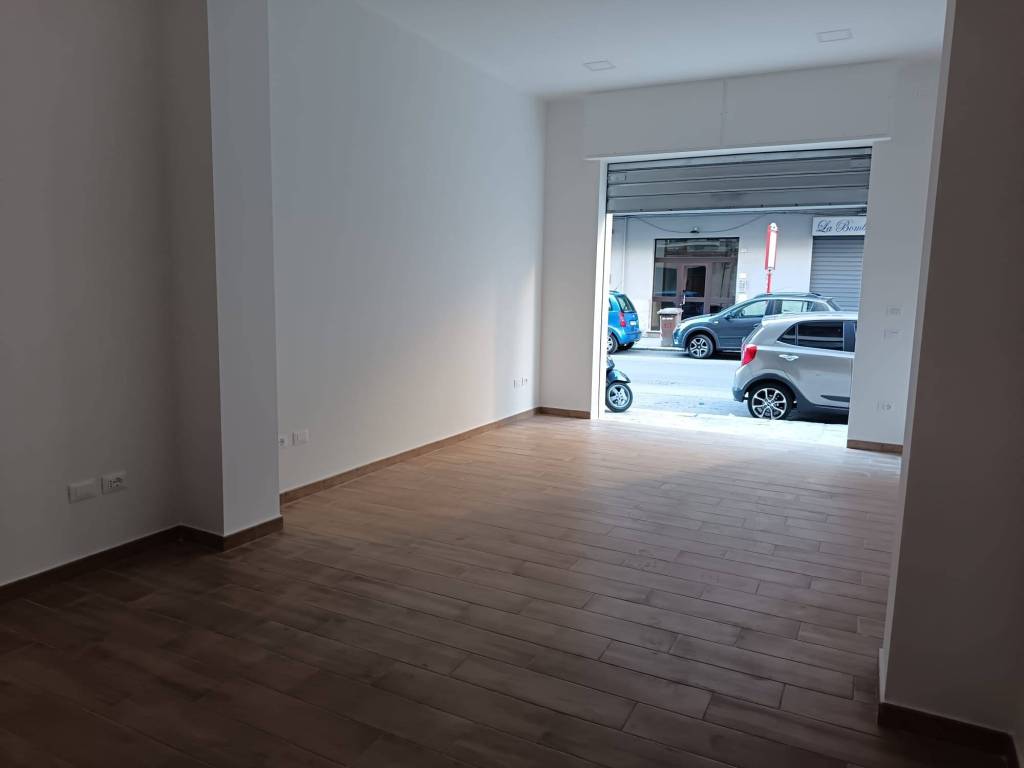 negozio in affitto a Palermo in zona Malaspina/Palagonia