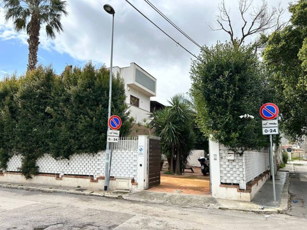 casa indipendente in affitto a Palermo in zona Partanna