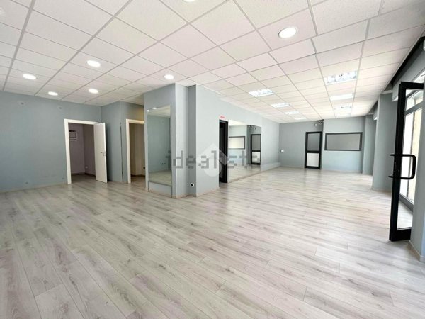 locale commerciale in affitto a Palermo in zona Resuttana