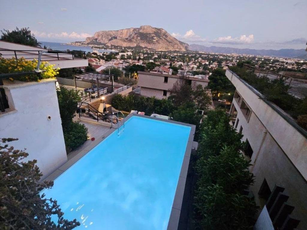 casa indipendente in affitto a Palermo in zona Mondello