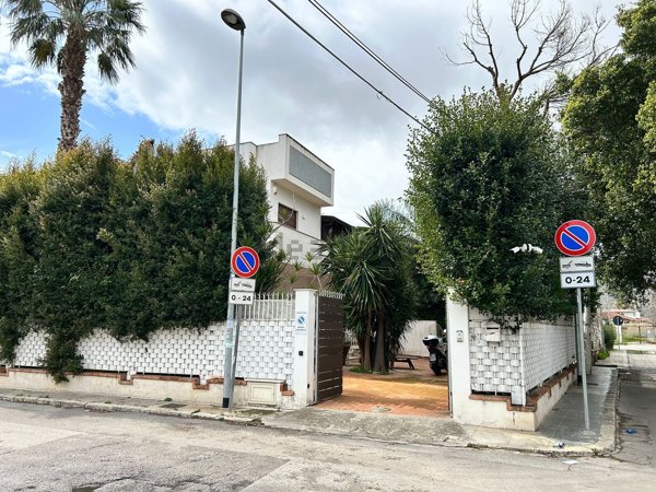casa indipendente in affitto a Palermo in zona Mondello