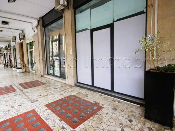 negozio in affitto a Palermo in zona Politeama
