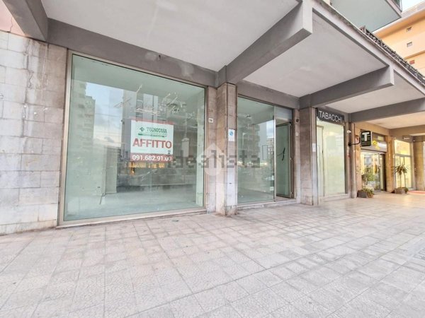locale commerciale in affitto a Palermo
