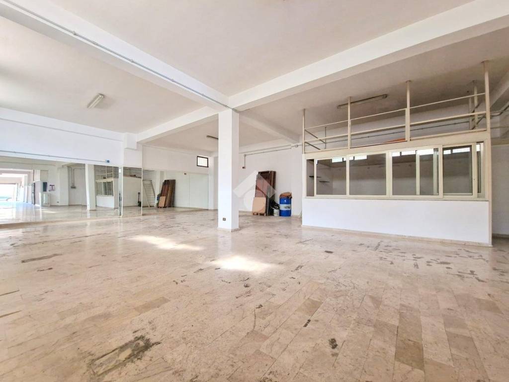 negozio in affitto a Palermo in zona Baida