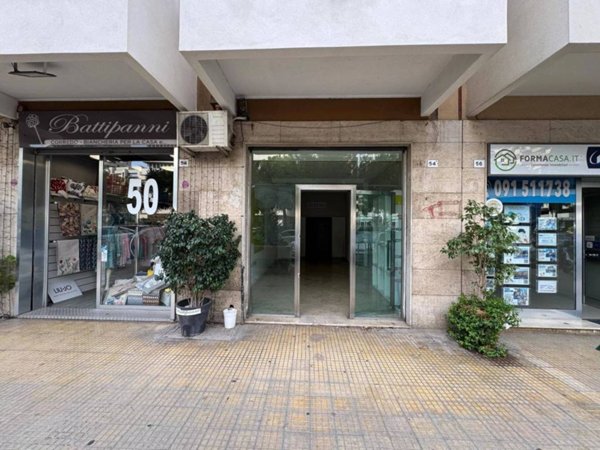 negozio in affitto a Palermo in zona Libertà