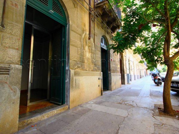 negozio in affitto a Palermo in zona Politeama