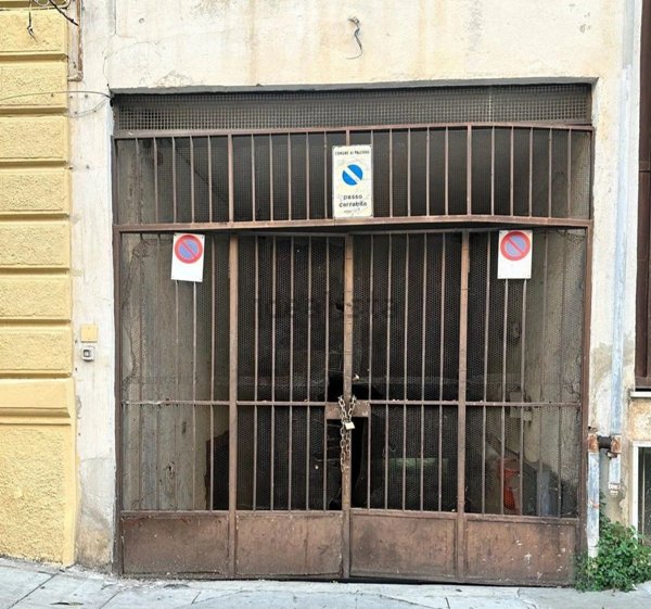 negozio in affitto a Palermo in zona Politeama
