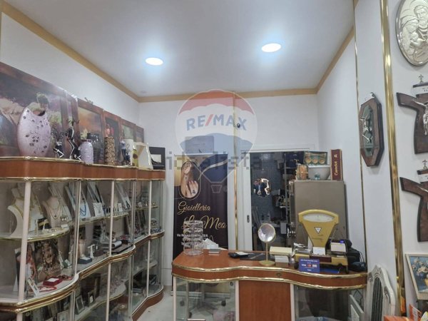 locale commerciale in affitto a Palermo in zona Libertà