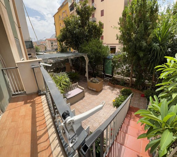 appartamento in affitto a Palermo in zona Montegrappa / Santa Rosalia