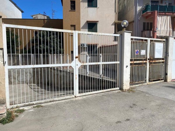 locale di sgombero in affitto a Palermo