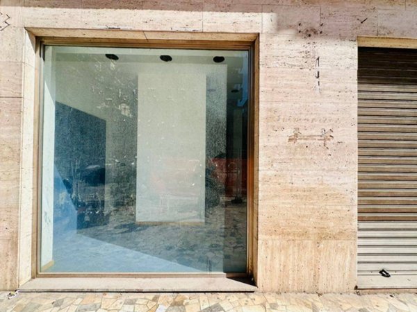 negozio in affitto a Palermo in zona Politeama