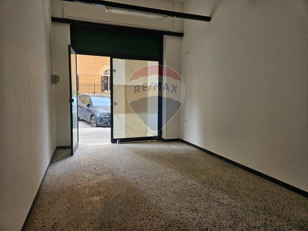 locale di sgombero in affitto a Palermo in zona Libertà
