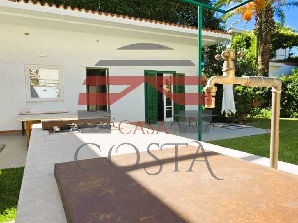 casa indipendente in affitto a Palermo in zona Mondello