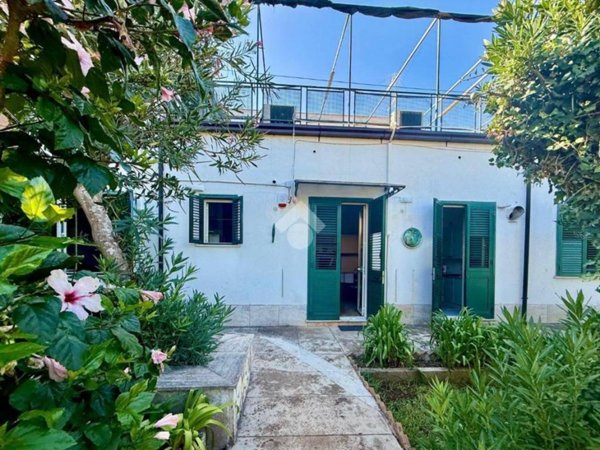 casa indipendente in affitto a Palermo in zona Mondello