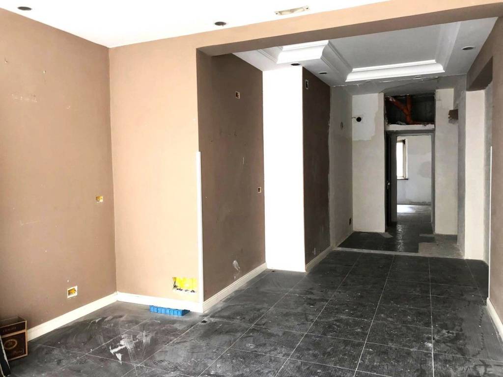 negozio in affitto a Palermo in zona Libertà