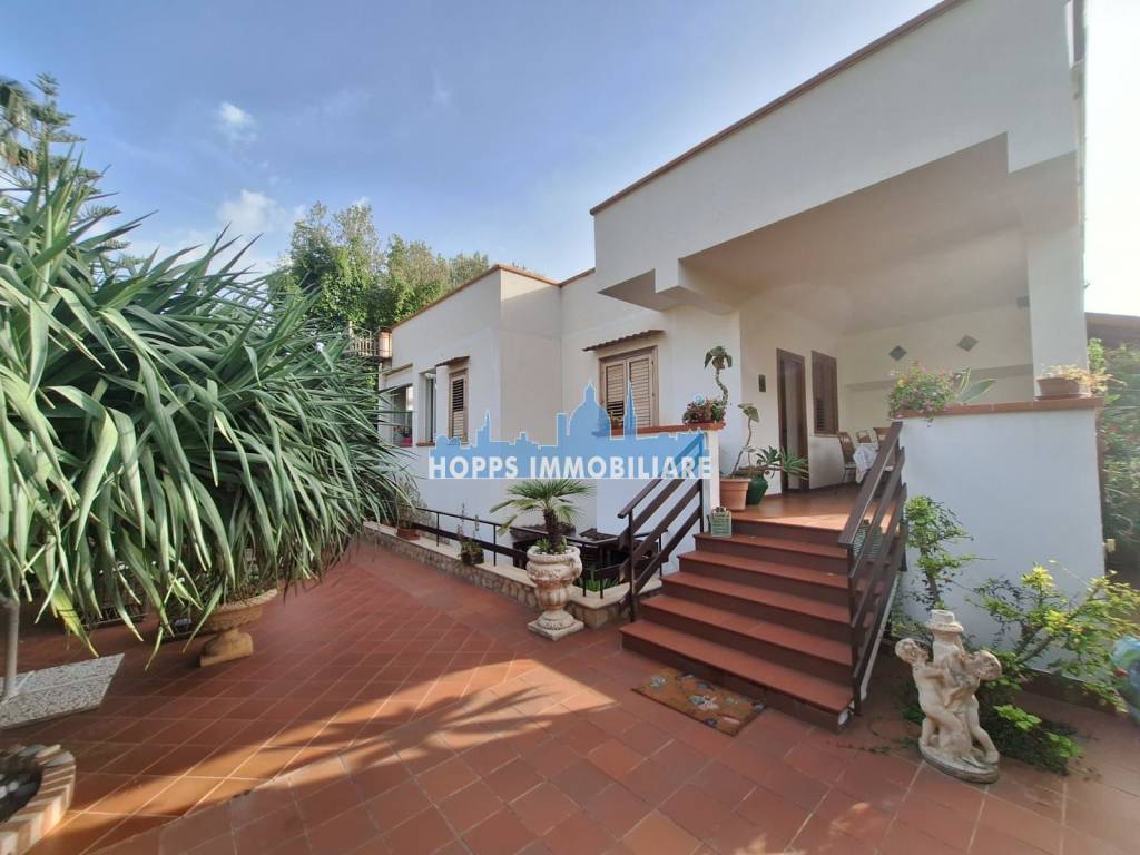 casa indipendente in affitto a Palermo in zona Mondello