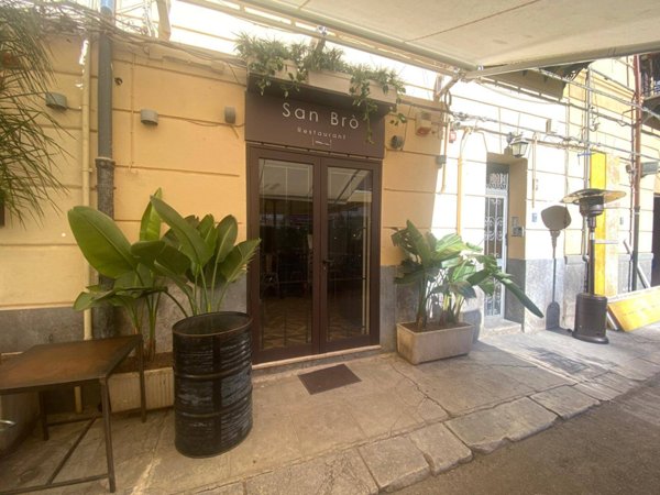 locale commerciale in vendita a Palermo in zona Libertà