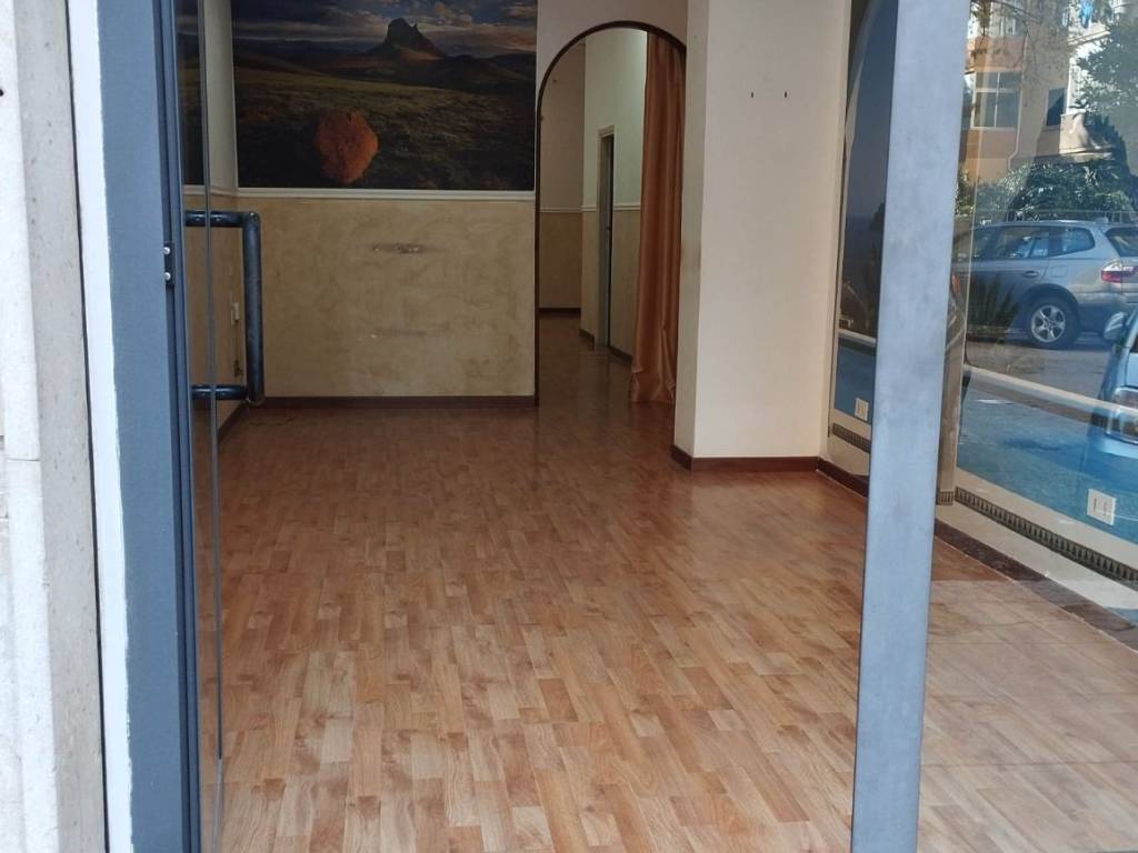 negozio in affitto a Palermo in zona Malaspina/Palagonia