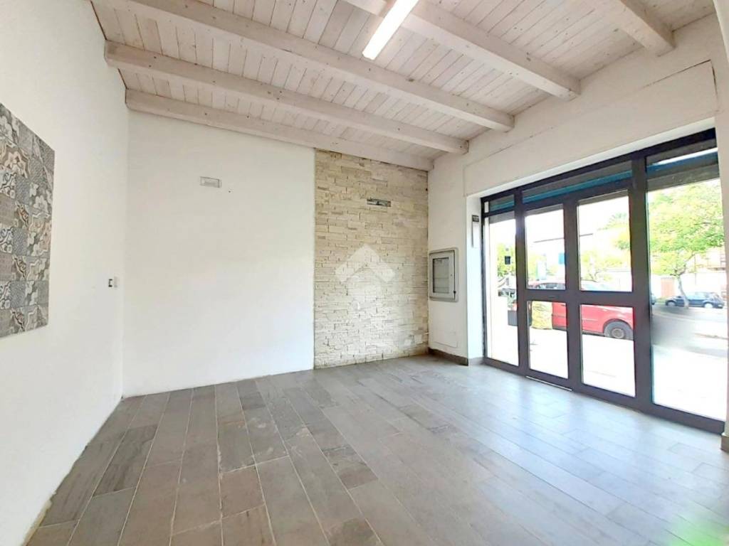 negozio in affitto a Palermo in zona Tommaso Natale