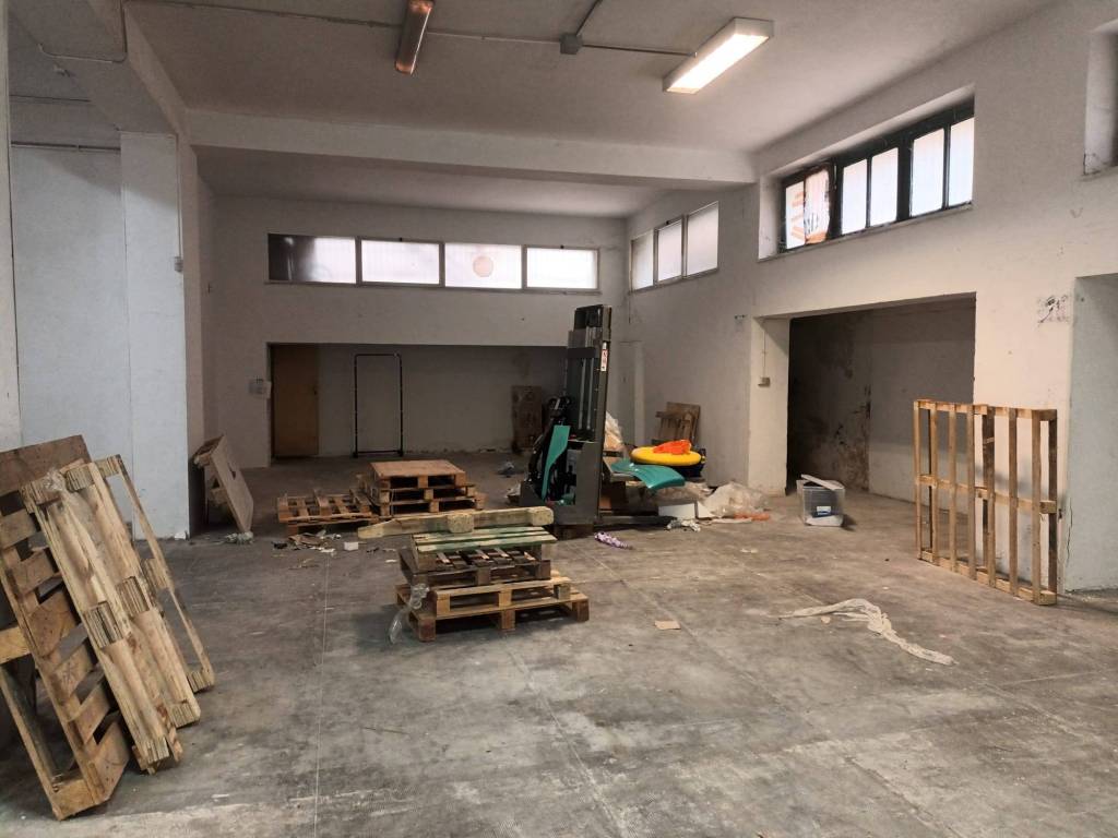 locale commerciale in affitto a Palermo in zona Uditore