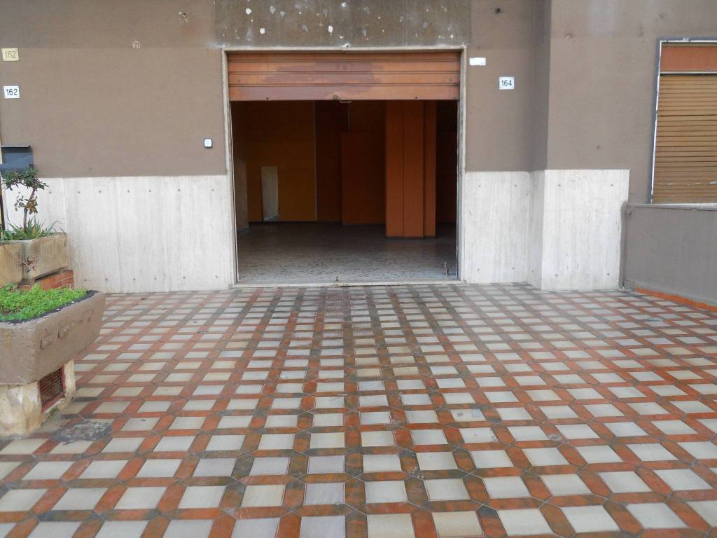 negozio in affitto a Palermo in zona Uditore