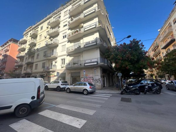 negozio in affitto a Palermo in zona Libertà