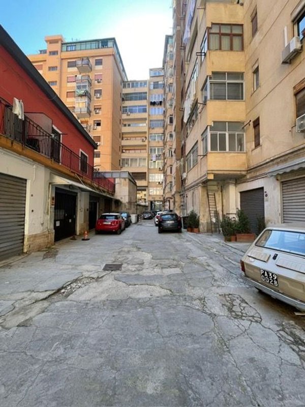 locale di sgombero in affitto a Palermo in zona Resuttana