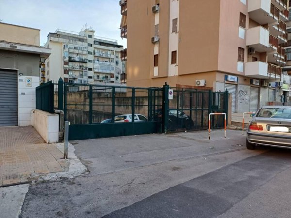 negozio in affitto a Palermo in zona San Lorenzo
