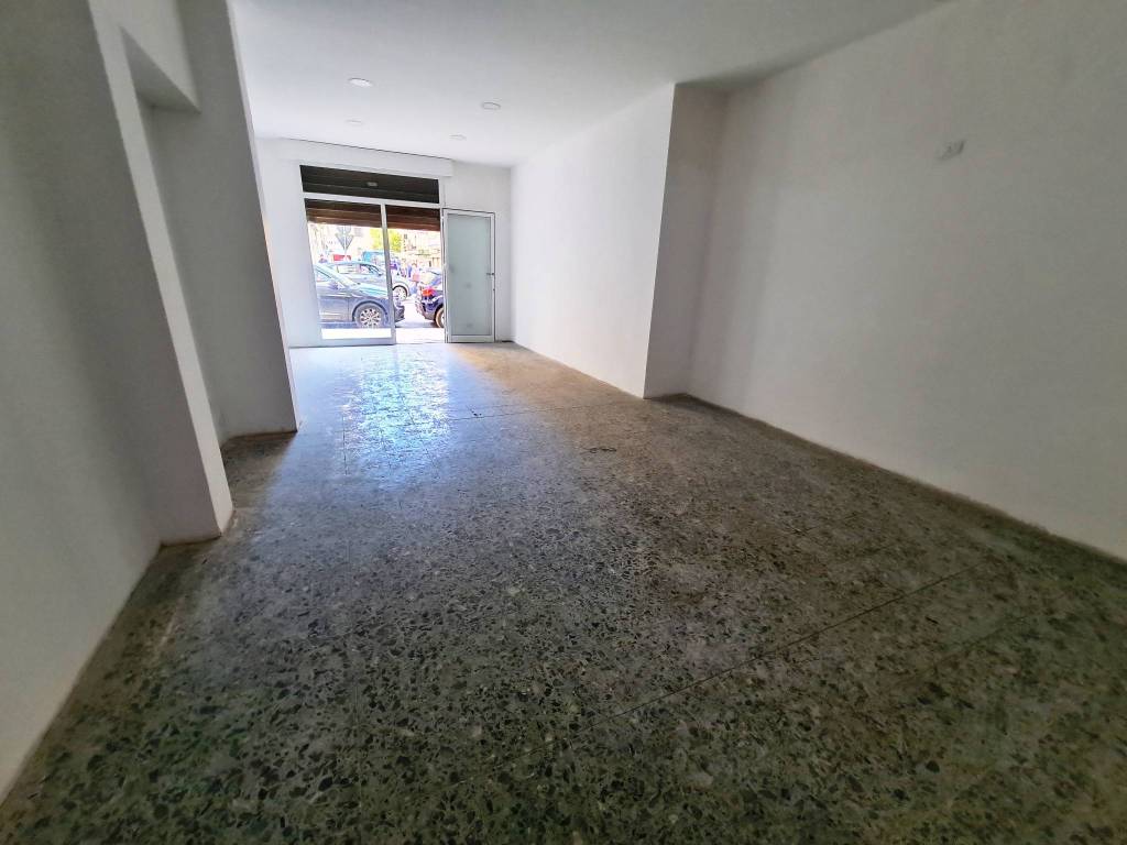 negozio in affitto a Palermo in zona Politeama