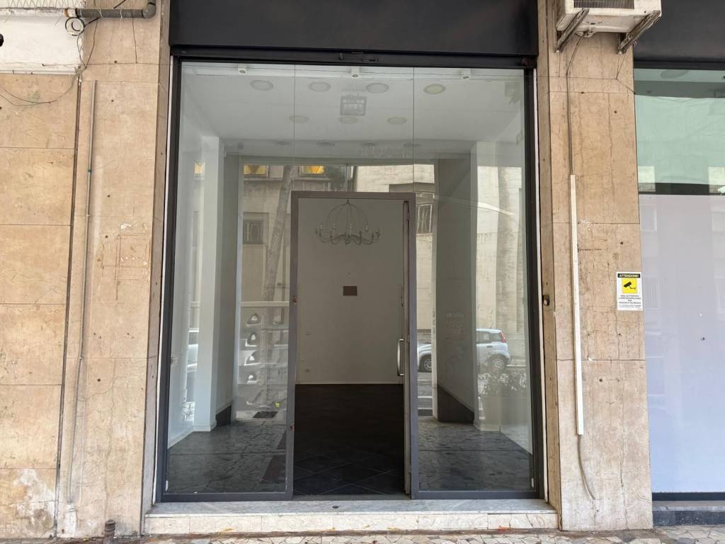 negozio in affitto a Palermo in zona Libertà