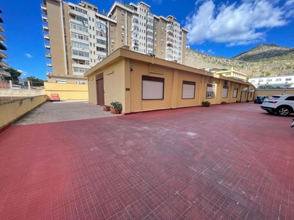 negozio in affitto a Palermo in zona Libertà