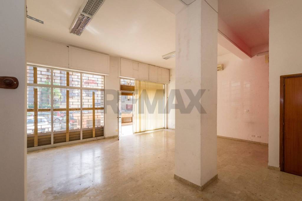 negozio in affitto a Palermo in zona Uditore