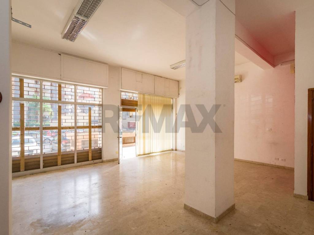 negozio in affitto a Palermo in zona Borgo Nuovo