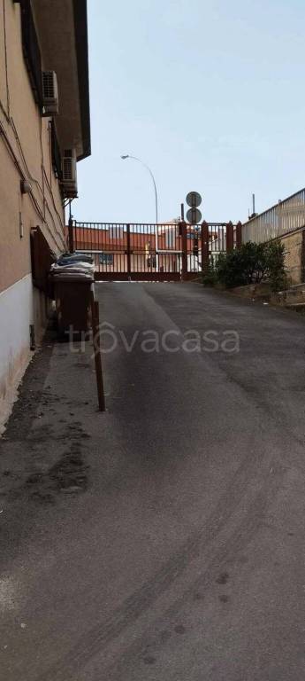 negozio in affitto a Palermo in zona Malaspina/Palagonia